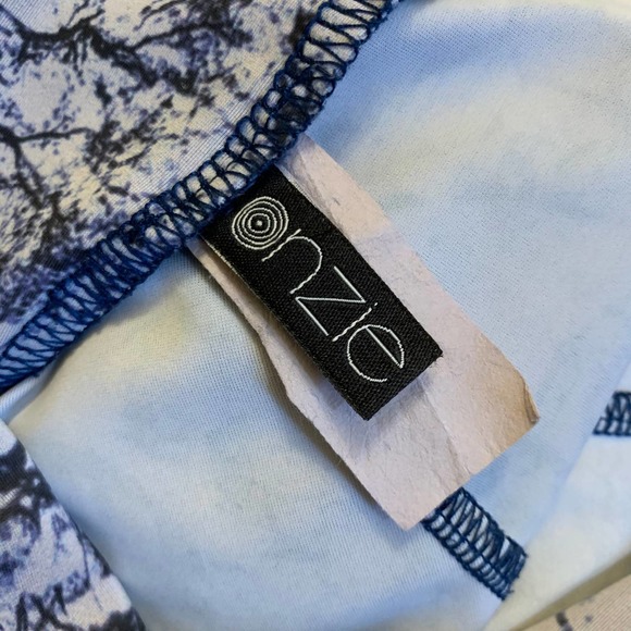 Onzie Edgar Print High Rise Capri Leggings, XS - Picture 8 of 10